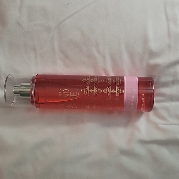 Bath and Body Works Strawberry Pound Cake 4 pc set - Picture 5 of 5